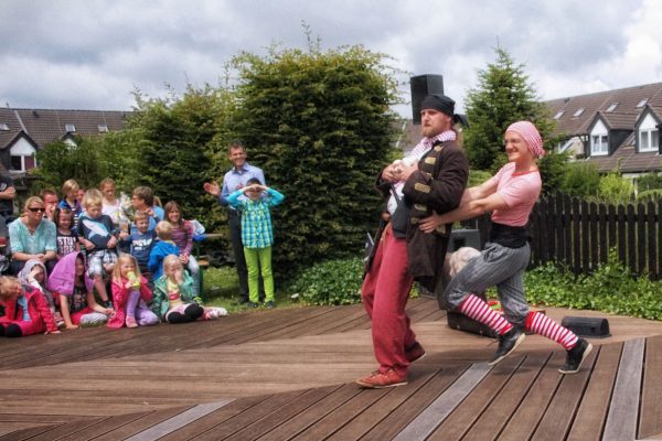 Der Piratenkapitän Auch ein Pirat muss mal geschoben werden.